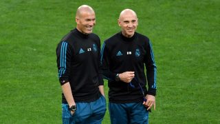 Zidane y Davide Bettoni, durante un entrenamiento con el Real Madrid (Getty)