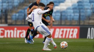 David González tira un penalti ante el Inter. (Realmadrid.com)
