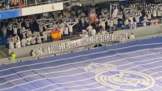 Pancarta en el Bernabéu contra la UEFA: «No nos toques la bolas…»