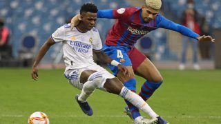 Vinicius se llevó la peor parte del duelo con el Barça. (AFP)