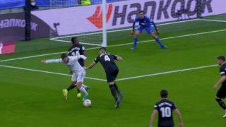 El penalti que De Burgos Bengoetxea anuló en el Real Madrid-Elche.