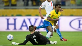 Vinicius, en el partido ante Paraguay. (AFP)