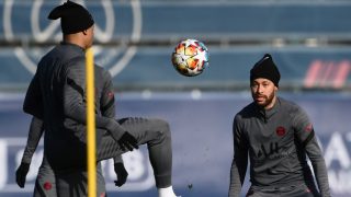 Neymar, en un entrenamiento con el PSG. (AFP)