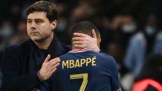 Pochettino felicita a Mbappé tras sustituirle en un partido con el PSG. (AFP)