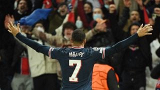 Mbappé celebra un gol contra el Real Madrid. (AFP)