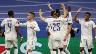 Los jugadores del Real Madrid celebran la victoria ante el PSG en Champions League. (EFE)