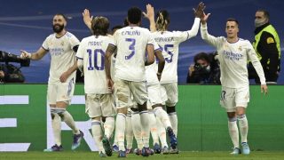 Los jugadores del Madrid celebran uno de los goles ante el PSG. (AFP)