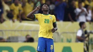 Vinicius celebra su primer gol con Brasil (Getty)
