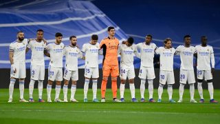 Los jugadores del Real Madrid durante un minuto de silencio. (AFP)