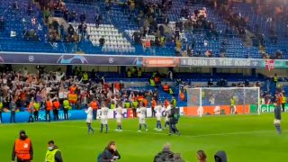 Puro madridismo: aficionados y jugadores celebraron la victoria al grito de «¡así gana el Madrid!».