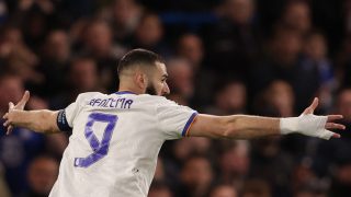 Benzema celebra uno de sus goles contra el Chelsea. (AFP)