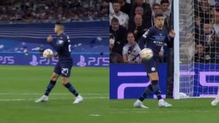 Cancelo da el balón con la mano dentro del área.