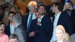Djokovic disfruta del palco del Bernabéu.