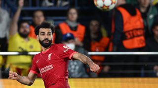 Mohamed Salah controla un balón contra el Villareal. (AFP)