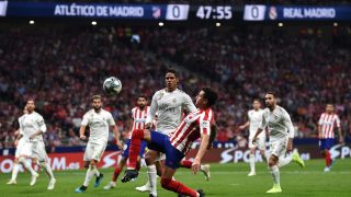 Uno de los últimos enfrentamientos en el Wanda entre Atlético de Madrid y Real Madrid. (GETTY)