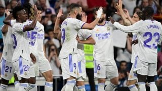 Los jugadores del Real Madrid celebran uno de los goles ante el Levante. (AFP)