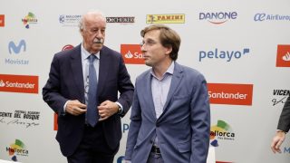 José Luis Martínez Almeida y Vicente del Bosque, durante la presentación del campus de Del Bosque. (EFE)