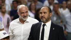 Chus Mateo, junto a Pablo Laso. (Europa Press)