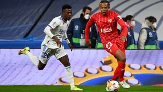 Koundé, en un partido contra el Real Madrid. (AFP)