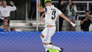 Benzema celebra el gol en la Supercopa con el que supera a Raúl. (AFP)