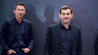 Iker Casillas, junto a Carlos Martínez. (Getty)