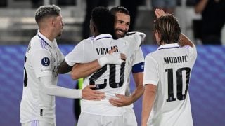 Los jugadores del Real Madrid celebran el gol de Benzema en la Supercopa. (AFP)