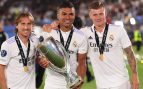 Modric, Casemiro y Kroos, con la Supercopa de Europa. (Getty)