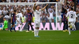 Modric celebra el gol de Benzema. (AFP)