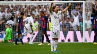 Luka Modric celebra la victoria en el Clásico. (AFP)