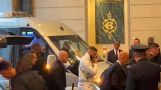 Llegada del Real Madrid a París para la ceremonia del Balón de Oro