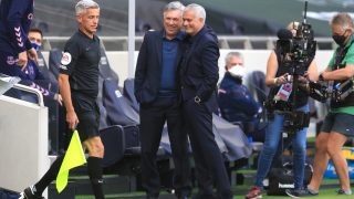 Ancelotti y Mourinho en un partido. (Getty)