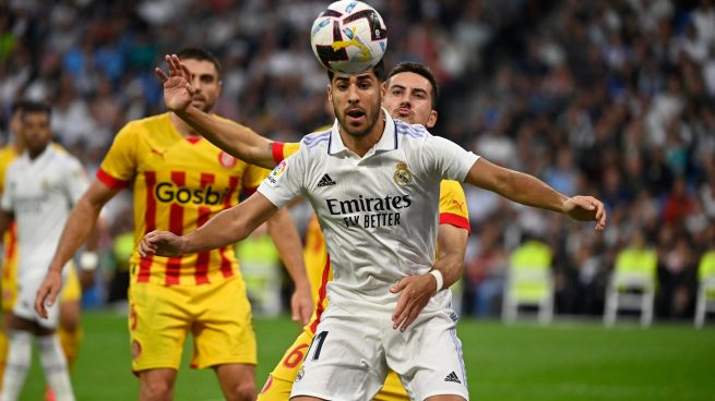 Marco Asensio protesta por su no penalti