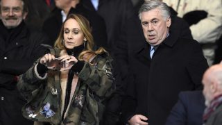 Carlo Ancelotti y Mariann Barrena. (AFP)