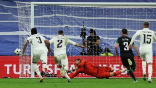 Courtois paró el penalti a Juranovic. (AFP)