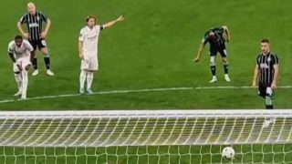 Luka Modric avisó a Courtois de dónde iban a lanzar el penalti.
