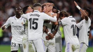 Los jugadores del Real Madrid celebran un gol contra el Cádiz. (AFP)