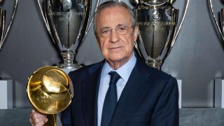Florentino Pérez con el premio Globe Soccer Awards (Real Madrid)