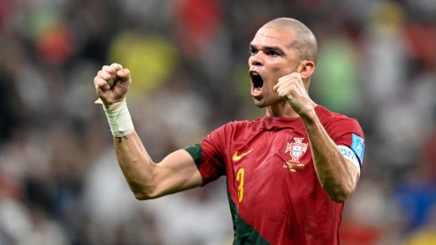 Pepe sigue en forma con 39 años. (AFP)