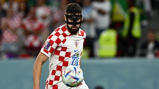 Gvardiol, durante un partido con Croacia en el Mundial. (AFP)
