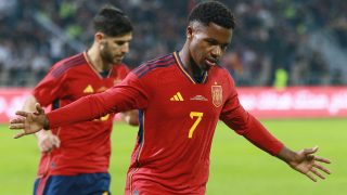 Ansu Fati celebra un gol con España. (AFP)