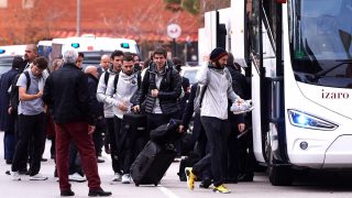 Los jugadores del Real Madrid se suben al autobús del equipo (Getty)