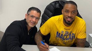 Lorenzo Brown firma su nuevo contrato con Maccabi Tel Aviv.