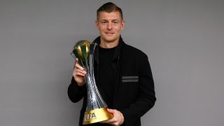 Kroos, con el Mundial de Clubes. (Realmadrid.com)