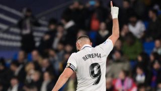 Benzema celebra un gol ante el Elche. (AFP)