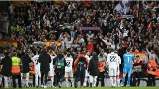 Los jugadores del Real Madrid celebran la victoria en Anfield. (AFP)