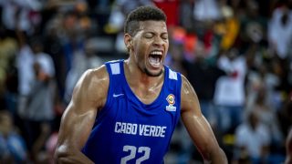 Tavares jugando con Cabo Verde. (FIBA)