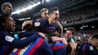 Los jugadores del Barcelona celebran la victoria en el Clásico. (Getty)