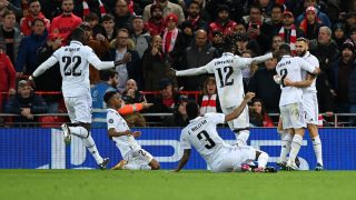 Los jugadores del Real Madrid celebran un gol en Anfield (Getty)