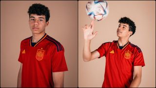 Enzo Alves posa con la camiseta de la selección española. (Instagram)