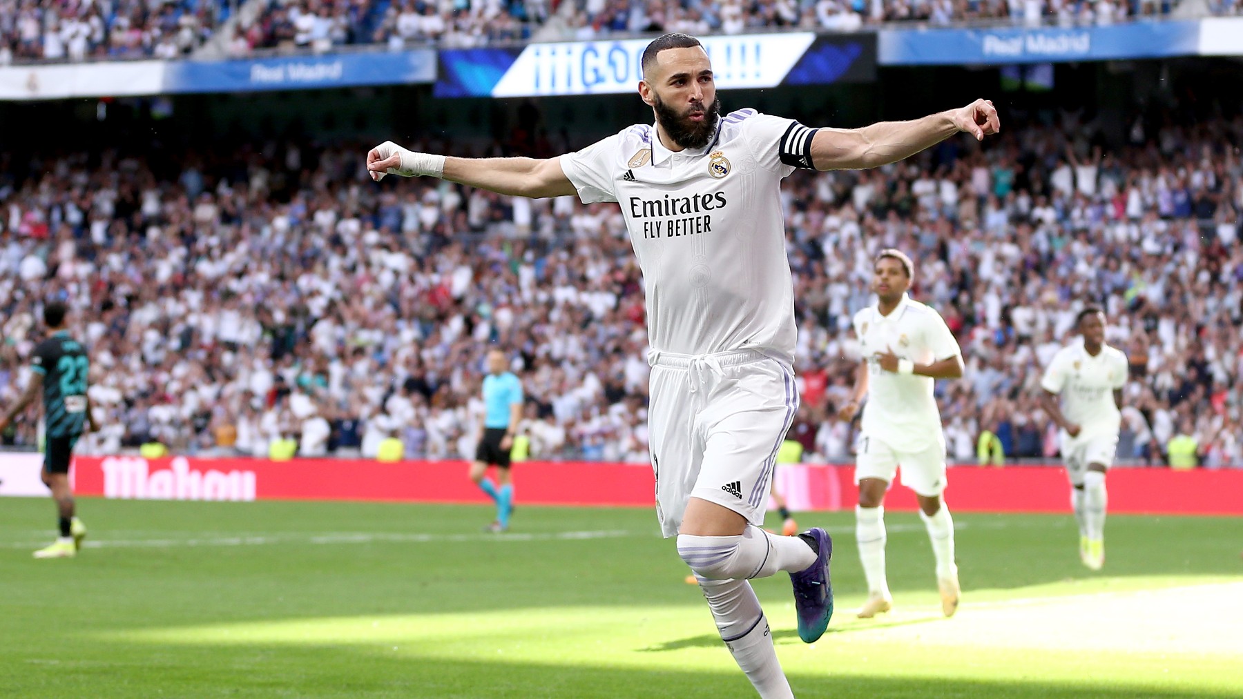 Benzema supera a Hugo Sánchez y ya es el cuarto máximo goleador de la Liga
